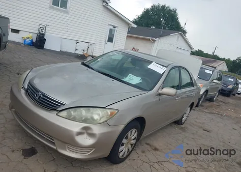 2005 Toyota Camry Le z USA, uszkodzony, nr VIN 4T1BE32K25U995760